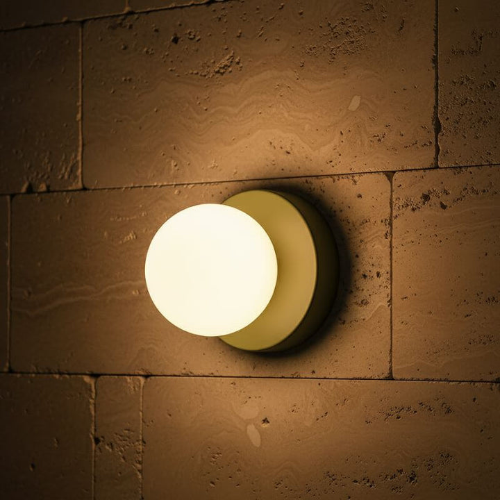 luminára de parede para quarto na cor verde em uma parede de tijolos